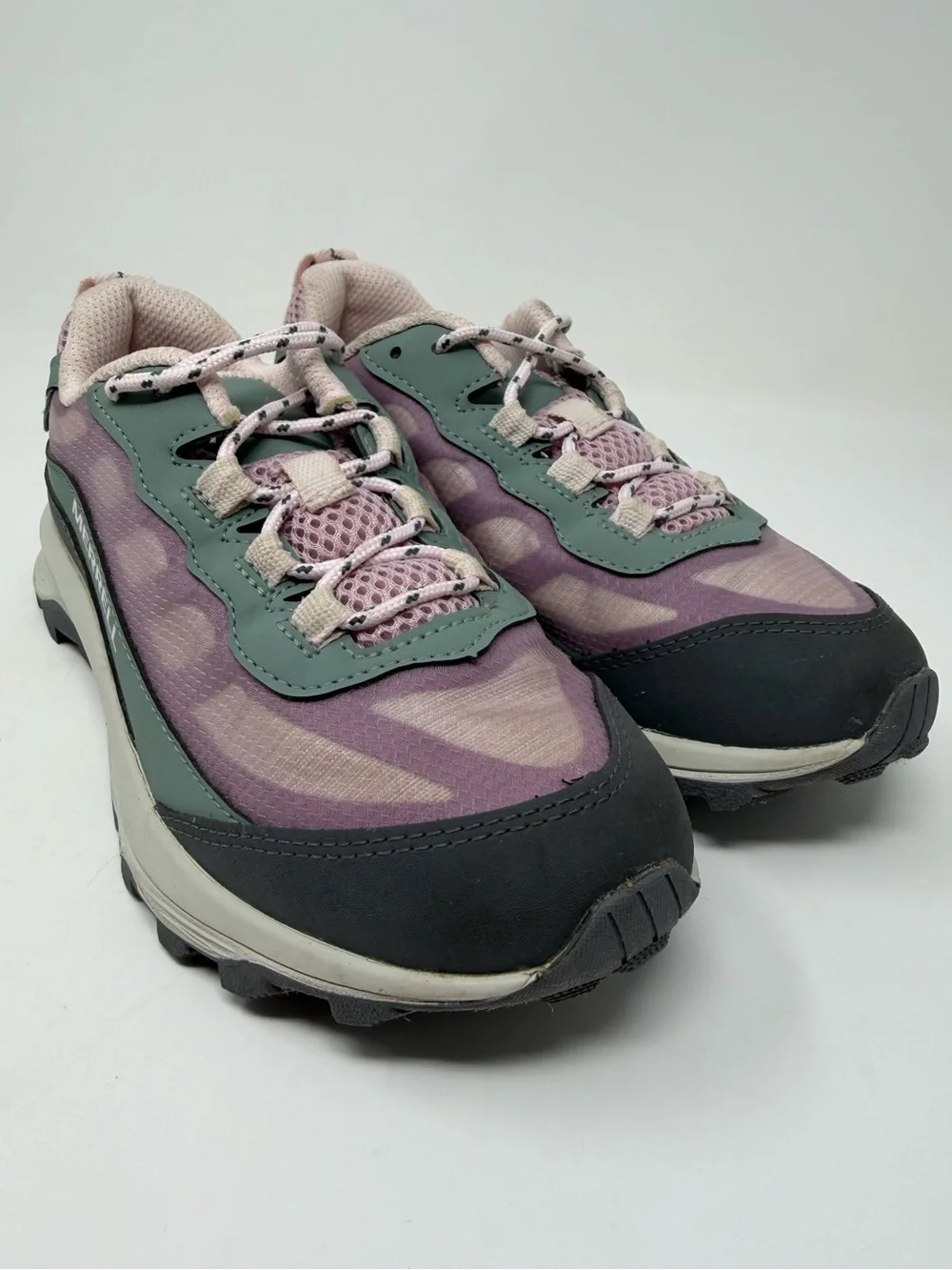 Girl’s Merrell Trail Sneakers in Lavender and Green sz.2y